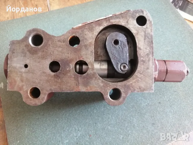 Клапан за скоростна кутия на трактор Т-150 верижно, кат.номер 150.37.065, снимка 2 - Селскостопанска техника - 49990964