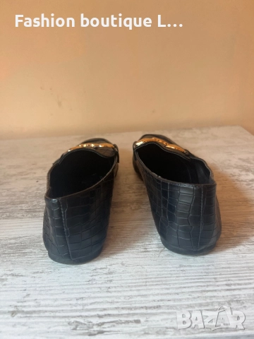 Черни кожени мокасини имитация на крокодилска кожа със златни катарами 38 номер като нови 🖤, снимка 6 - Дамски ежедневни обувки - 51893320