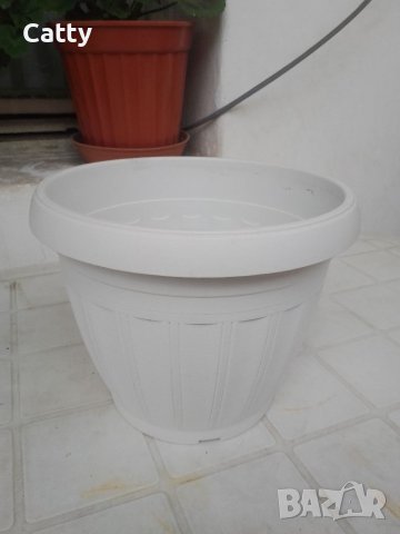 Пластмасови саксии, снимка 17 - Саксии и кашпи - 40850829