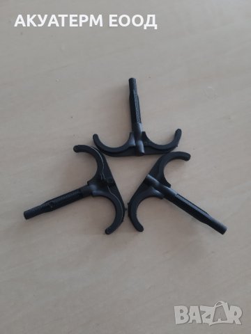 Пластмасова скоба за тръби и шлаух 2 x Ф28