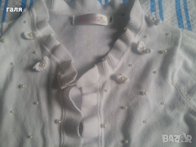 Бяла жилетка с перлички, снимка 2 - Детски пуловери и жилетки - 32934645