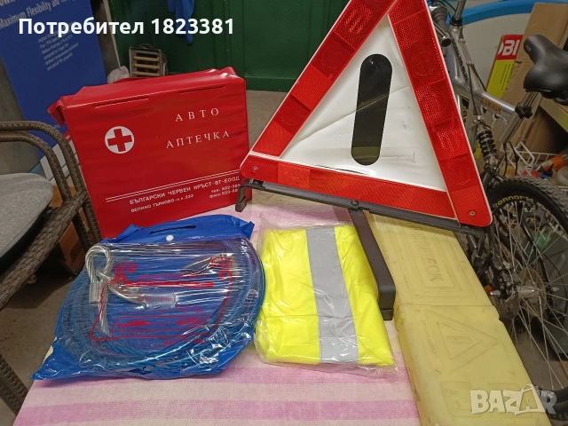 Комплект аптечка, триъгълник,жилетка