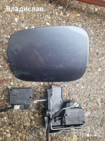 Капачки резервоар + механизъм Volvo v40 