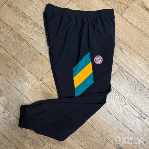 Мъжко долнище Adidas x Bayern München 2022 | L размер, снимка 3 - Дивани и мека мебел - 52561257