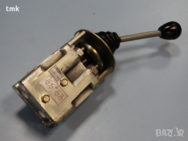 Хидравличен джойстик ORSTA 4-позиционен, снимка 2 - Резервни части за машини - 26943866