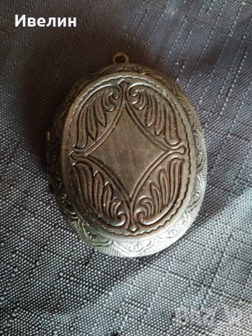 стар медальон, снимка 1 - Колиета, медальони, синджири - 26287792