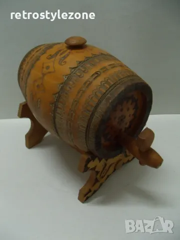 № 7857 старо малко дървено буре  - орнаменти - пирография  - с поставка от дърво  , снимка 2 - Други ценни предмети - 48886051