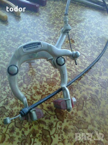 продавам гуми 28цола,педали,звънчета,грипове,спирачки,чифт 26 цола гуми., снимка 10 - Велосипеди - 32965979