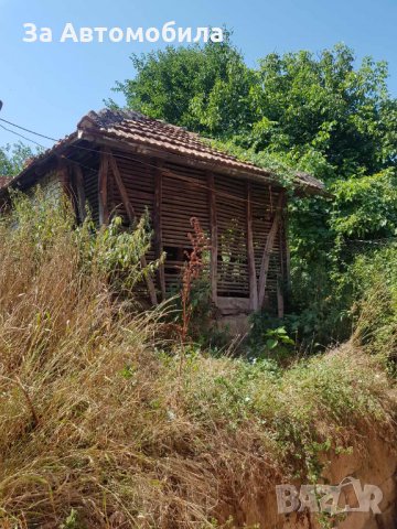 Двуетажна къща с двор и гараж с.Три Кладенци, снимка 10 - Къщи - 32238028