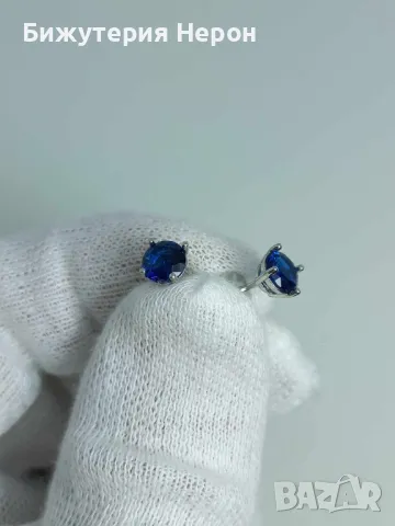 Сребърни обеци на щифт със сини камъни родирани