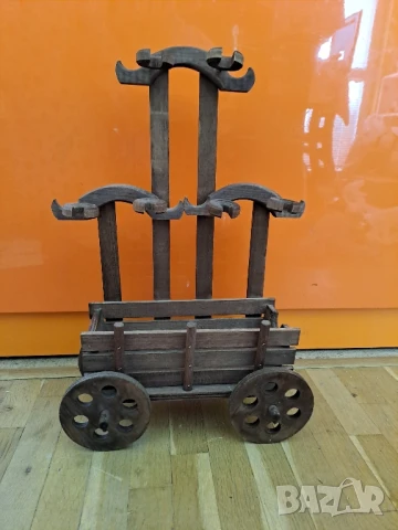 Дървена декоративна поставка за бутилка и за висящи 6 чаши