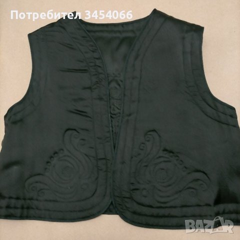 Късо дамско елече. 