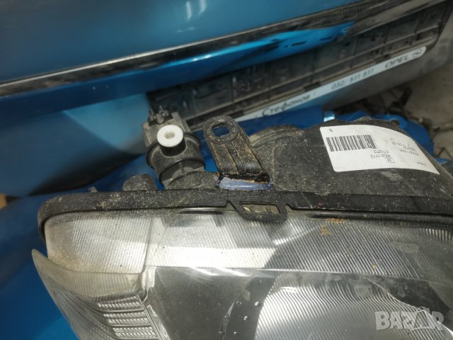 Десен фар Дачия Логан, снимка 2 - Части - 35381376