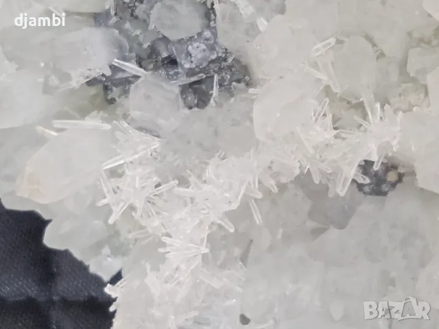 №188, Кварц, Кварцова друза с галенит, Кристали, Минерали, Родопи, Bgminerals,, снимка 7 - Декорация за дома - 48708116