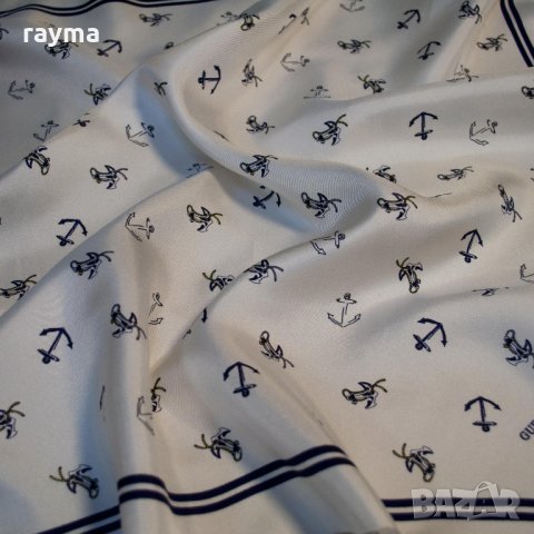 Италиански плат GUESS Marciano. 100% естествена бубена коприна, снимка 6 - Шалове - 28074477