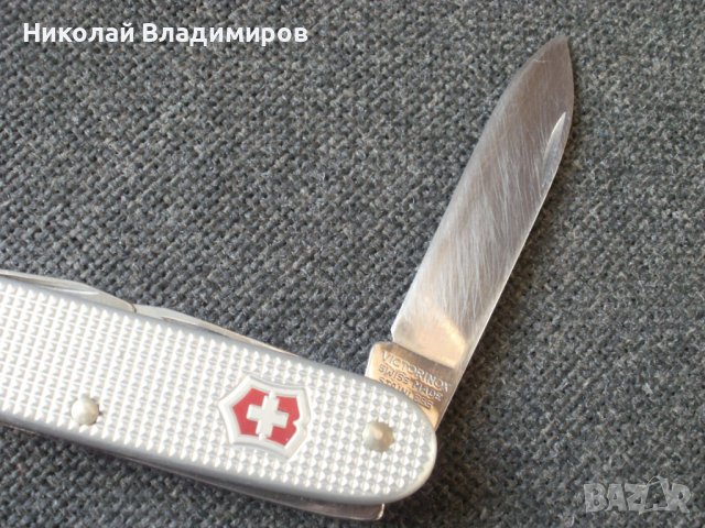 Швейцарско ножче нож victorinox войнишко military, снимка 3 - Ножове - 44015029