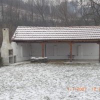 Еднофамилни къщи/вили с двор - Априлци, център Ново село, снимка 4 - Вили - 32891873