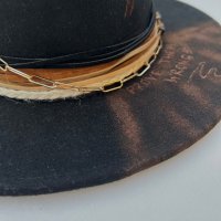 Дамска шапка федора, ръчно декорирана, снимка 2 - Шапки - 44015904