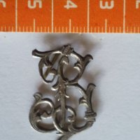 Сребърна буква "В", снимка 1 - Колиета, медальони, синджири - 37030140