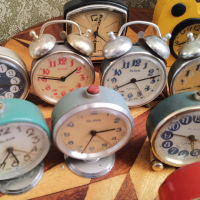 Лот настолни часовници будилник Слава , снимка 3 - Антикварни и старинни предмети - 44878187