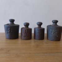 Железни теглилки 4 бр тежести екзагии грамове за кантар везна 1941 г, снимка 1 - Антикварни и старинни предмети - 42995418