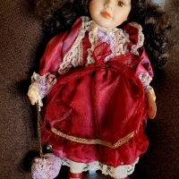 Порцеланова колекционерска кукла на Leonardo! Състояние използвано като ново! , снимка 1 - Колекции - 44919017