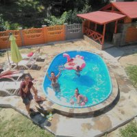 Къща за гости Ванеса с басейн 
