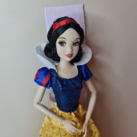 Оригинална кукла Снежанка и седемте джуджета - чупещи стави - Дисни Стор Disney Store, снимка 12 - Кукли - 39147634