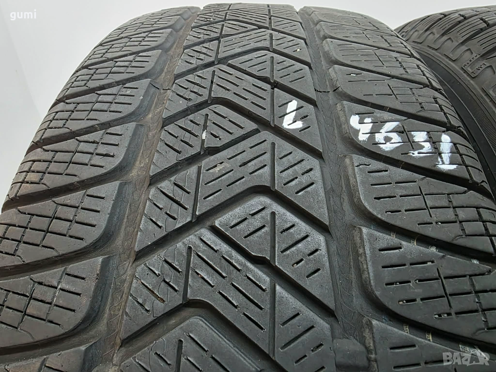 2бр зимни гуми 235/65/17 PIRELLI L04631 , снимка 1