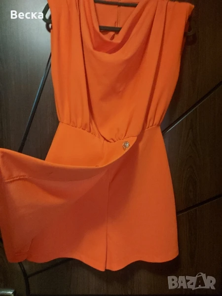 Оранжев дамски гащеризон с ефект „пола“ и гръцко деколте, снимка 1