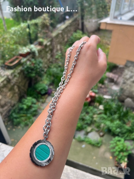 Синджир от неръждаема стомана на марката Visson със зелен кръг с блестящи камъчета като висулка 💚, снимка 1