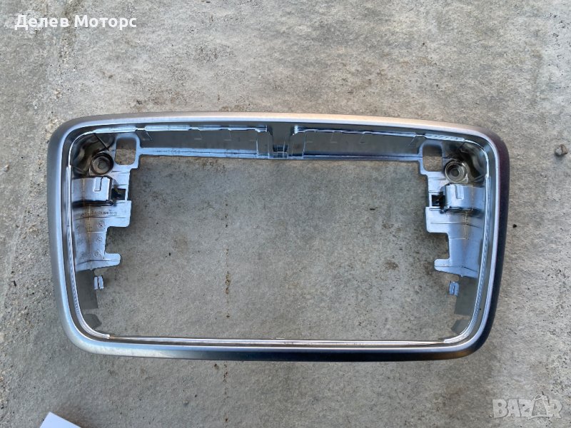 Декоративна рамка за навигация, мултимедия от Mercedes GLA X156 1766890018, 2016 г. в автоморга Dele, снимка 1