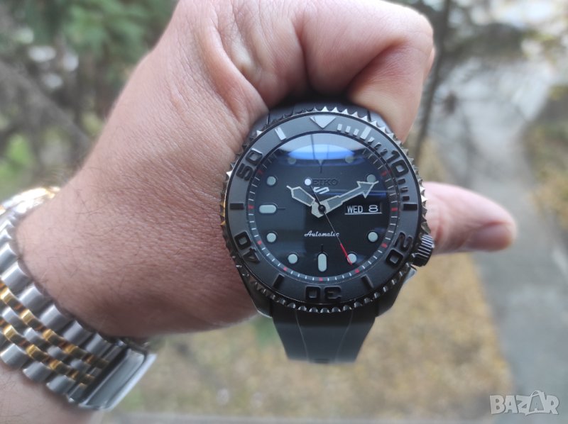 Seiko mod SKX Stealth black PVD red chapter ring markers, снимка 1