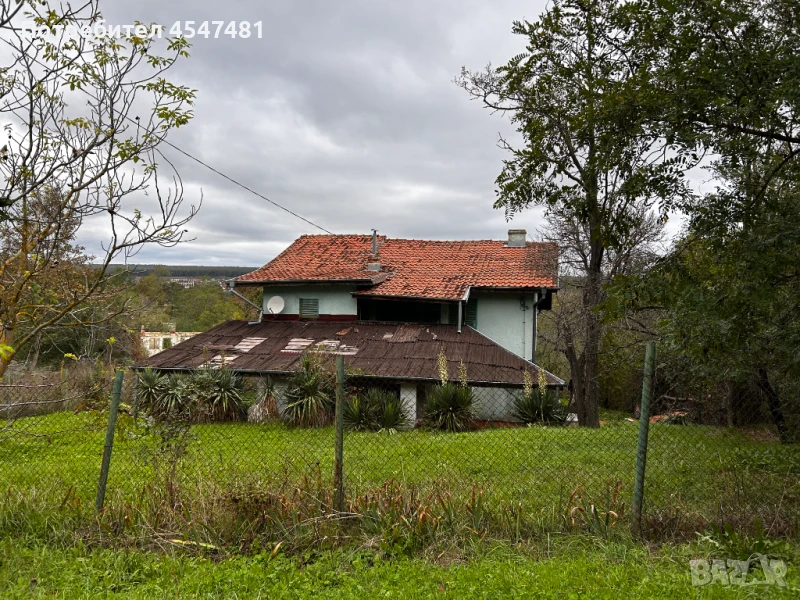 СОБСТВЕНИК ПРОДАВА ДВУЕТАЖНА ВИЛА, снимка 1
