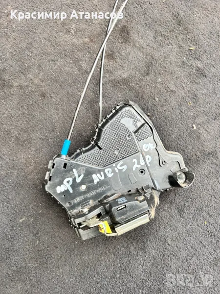 Брава на врата предна лява за Тойота Аурис. A046693, снимка 1