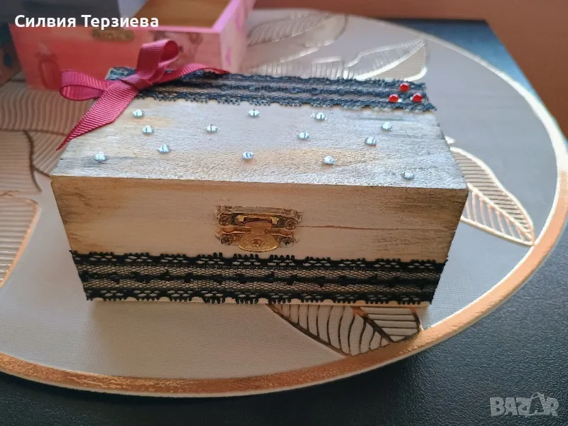 Подарък за абитуриентски бал - Ръчно изработена дървена кутия за подарък , снимка 1