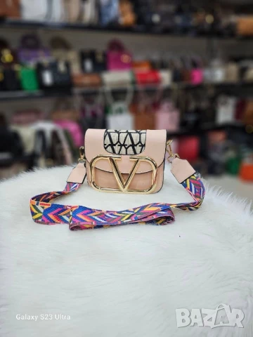 чанти valentino garavani , снимка 8 - Чанти - 51314072