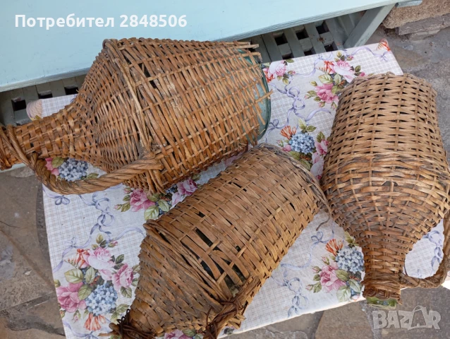 Продавам дамаджани ръчно плетени,2-те са по 5 л,3-та е 10л.Цената на 10 литровата е 15 лева., снимка 5 - Други - 50675145