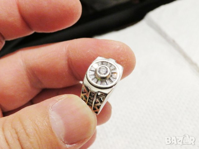 Стар красив мъжки сребърен пръстен с Централно разположен циркон и множество инкрустирани циркон, снимка 4 - Пръстени - 32351360