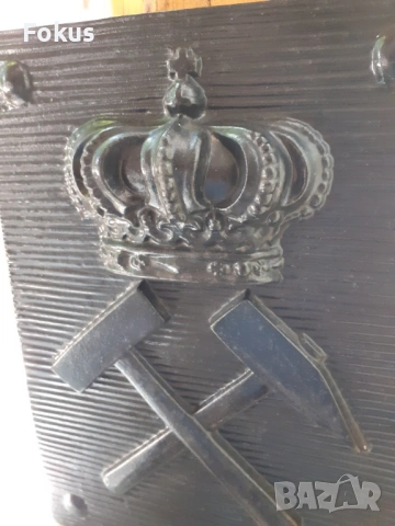 Страхотно чугунено пано с корона табела 10кг. релефно, снимка 3 - Антикварни и старинни предмети - 53469904