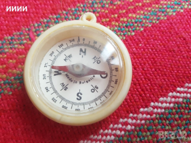 Компас в кутия