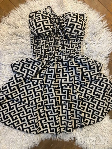 рокля със твърди чашки 