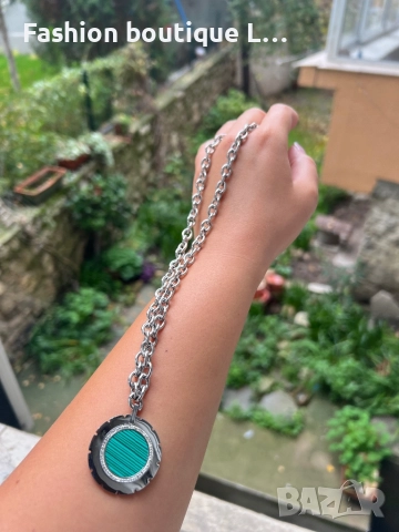 Синджир от неръждаема стомана на марката Visson със зелен кръг с блестящи камъчета като висулка 💚