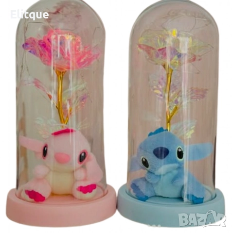 Пластмасова роза с кристален ефект в стъклен купол със Стич и LED светлини