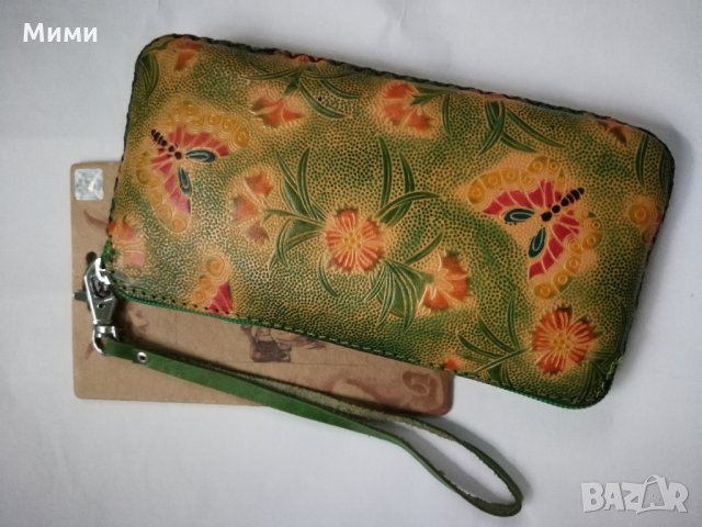 Ново портмоне с пеперуди и цветя, снимка 1 - Портфейли, портмонета - 27438301