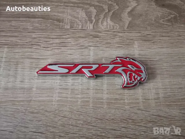 SRT Hellcat сребристо с червено емблема дясна