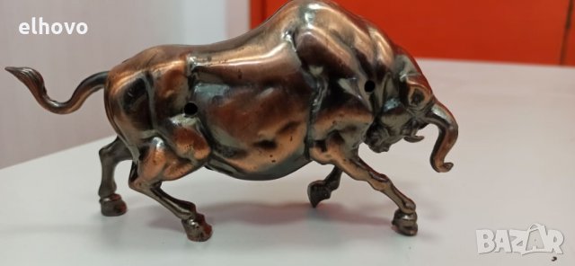 Метална запалка с форма на бик, снимка 1 - Антикварни и старинни предмети - 32614595