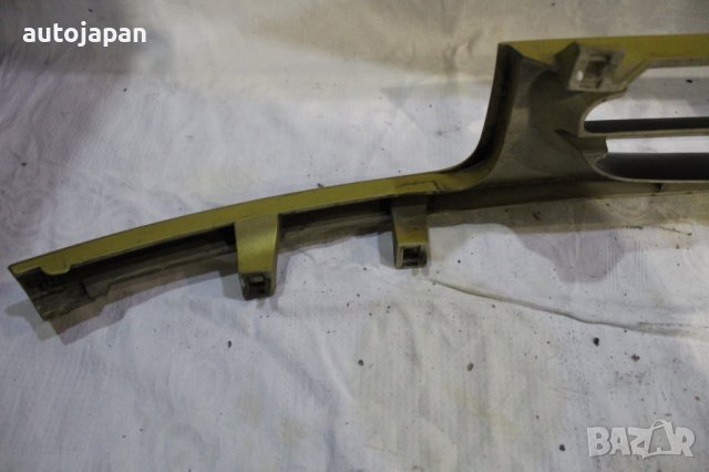 Предна решетка с емблема Нисан микра к11 1.1 00г Nissan micra k11 1.1 2000, снимка 4 - Части - 43314031