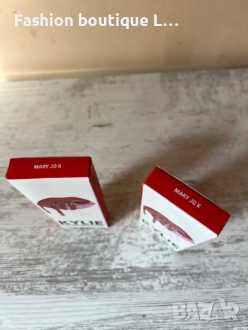 Нов комплект матово червило + молив в червен цвят на марката KYLIE с аромат на шоколад ❤️, снимка 4 - Декоративна козметика - 52119896