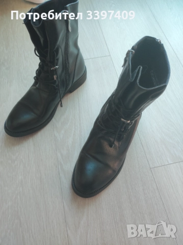 Продавам употребявани дамски боти